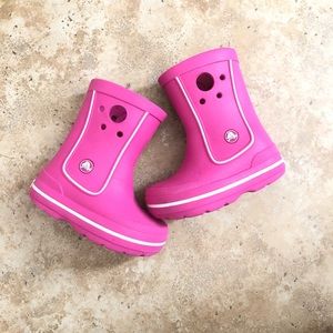 Hot pink toddler crocs rain boots Size 8/9